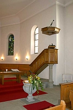 SchÃ¶fflisdorf ZH: Hochkanzel auf SteinsÃ¤ule, rechts am Chorbogen, 17. Jhd.