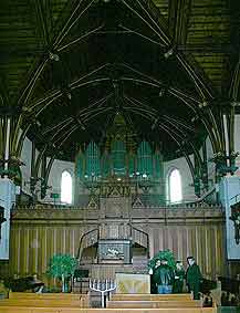 Buehlkirche ZH, Innenansicht gegen Orgel und Kanzel